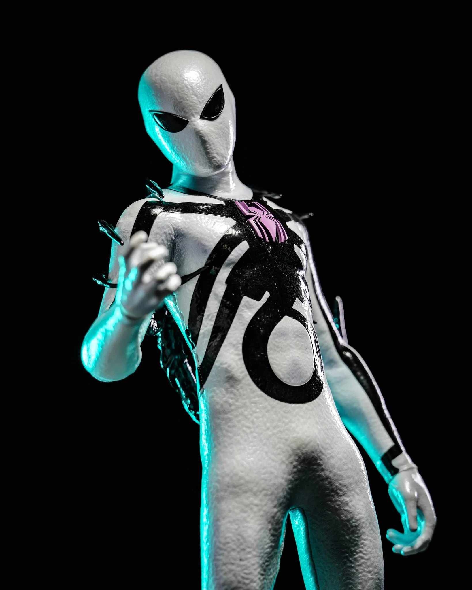 Hot Toys CMS027 Aliens Vs. Avengers 1/6th scale Miles Morales (Aliens Vs. Avengers Suit) Collectible Figure [Hot Toys Exclusive] - Image 11