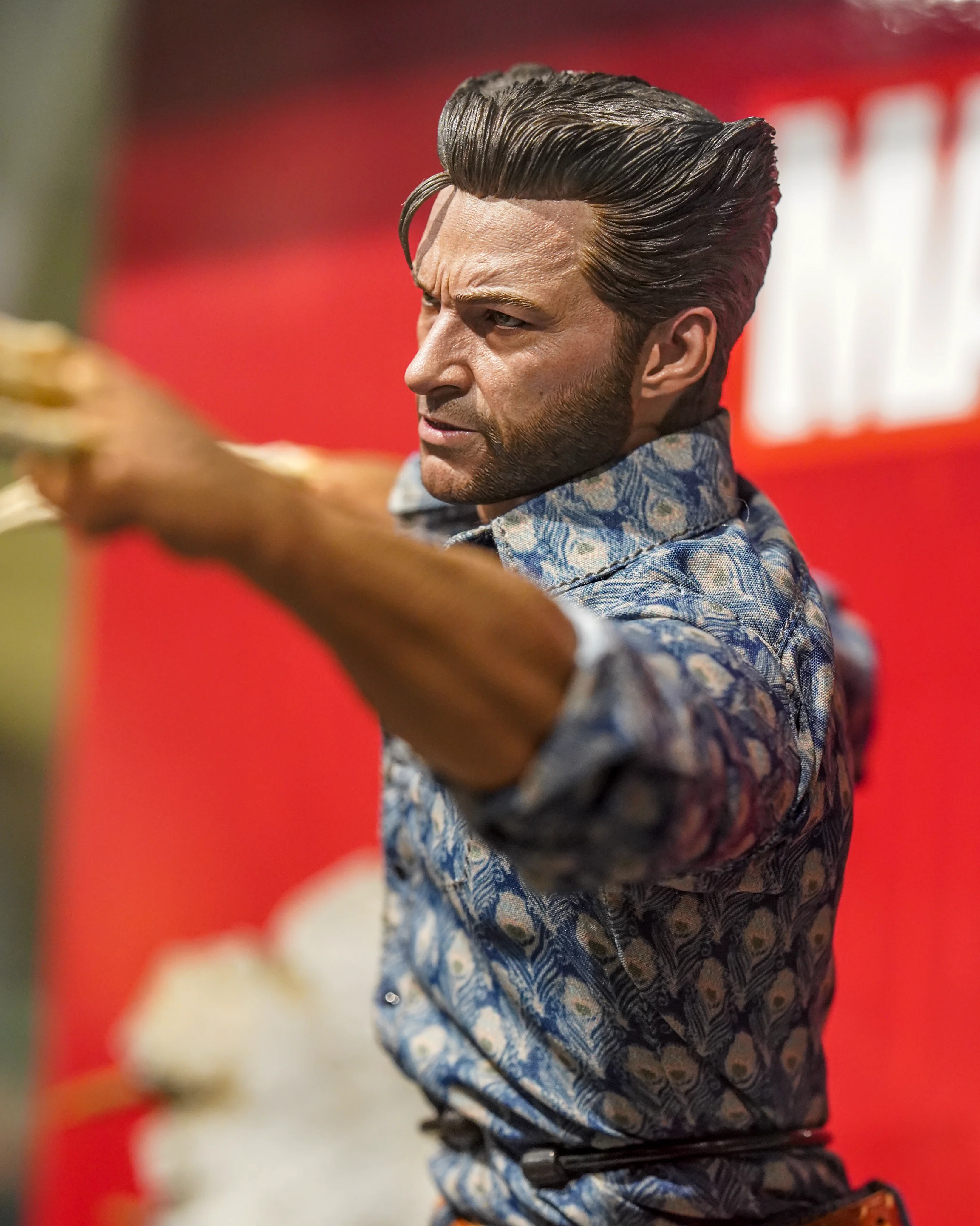 Hot Toys MMS660B X-Men: Days of Future Past 1/6th scale Wolverine (1973 Version) Collectible Figure (Deluxe Version Special Edition) - Image 7