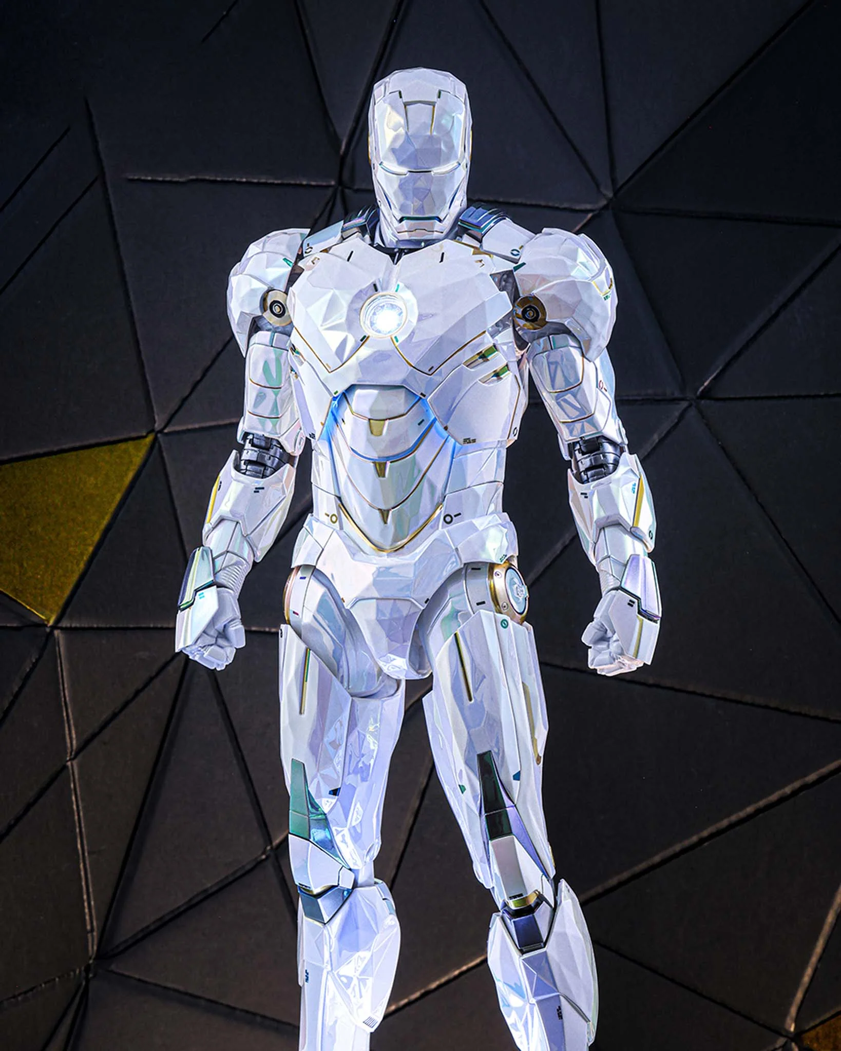 Hot Toys MMS830D76 Iron Man 2 1/6th scale Iron Man Mark IV (Sub-Zero Fractal Armor) Collectible Figure [Hot Toys Exclusive] - Image 3