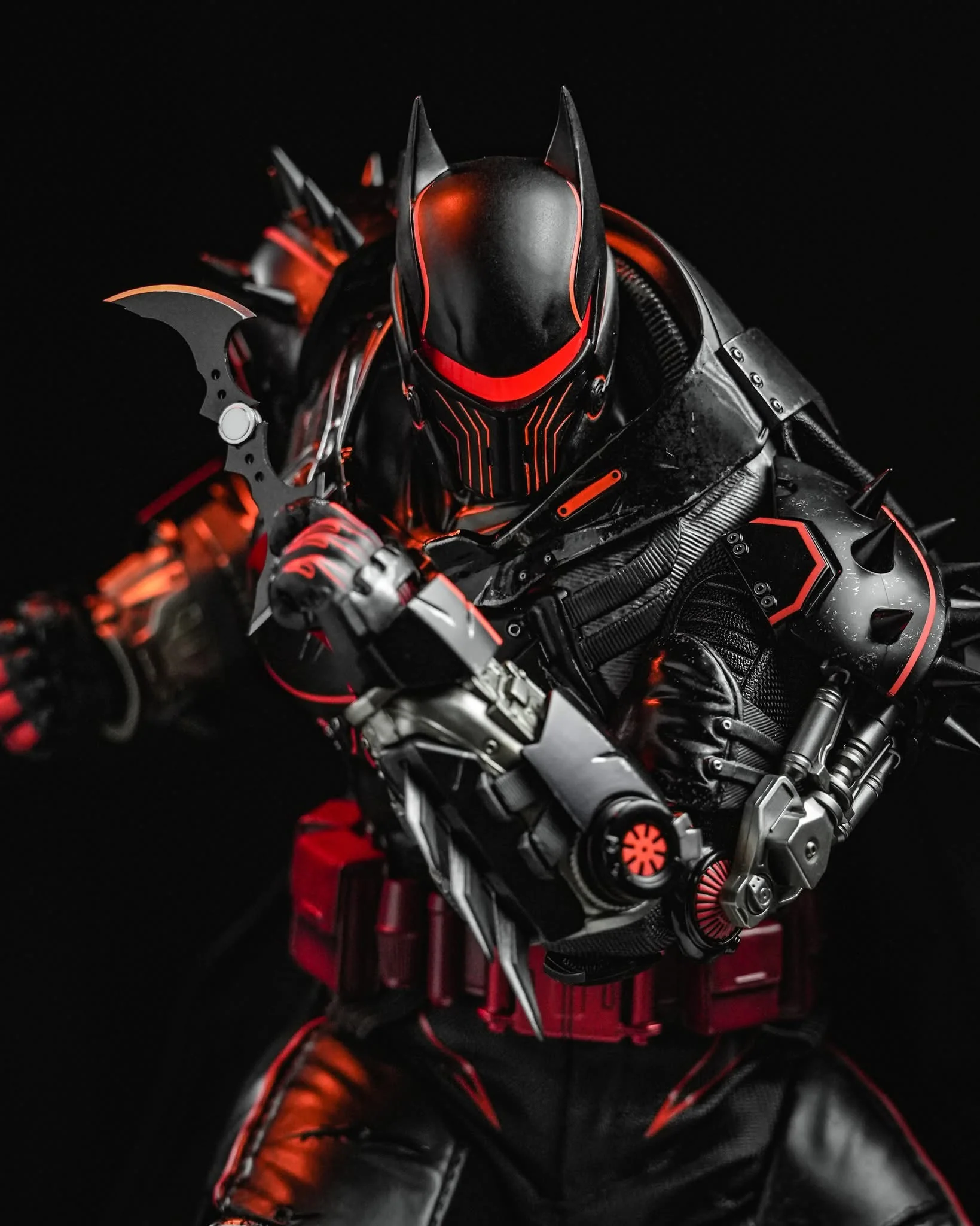 Hot Toys VGM73 Batman: Arkham Origins 1/6th scale Batman (XE Suit Hellbat Version) Collectible Figure [Hot Toys Exclusive] - Image 12